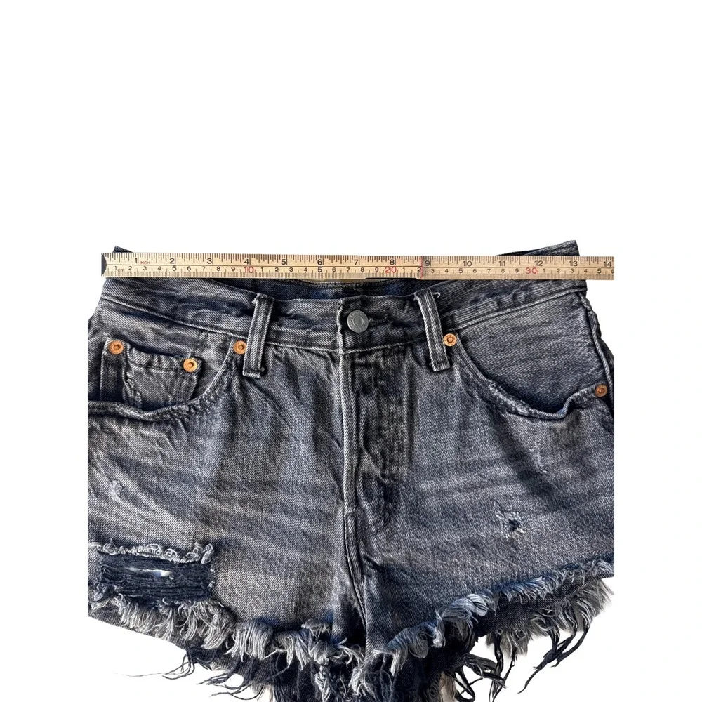 Levi's 501 Black Distressed Denim Shorts‎ Size 26 High Rise Cutoff Jean Casual